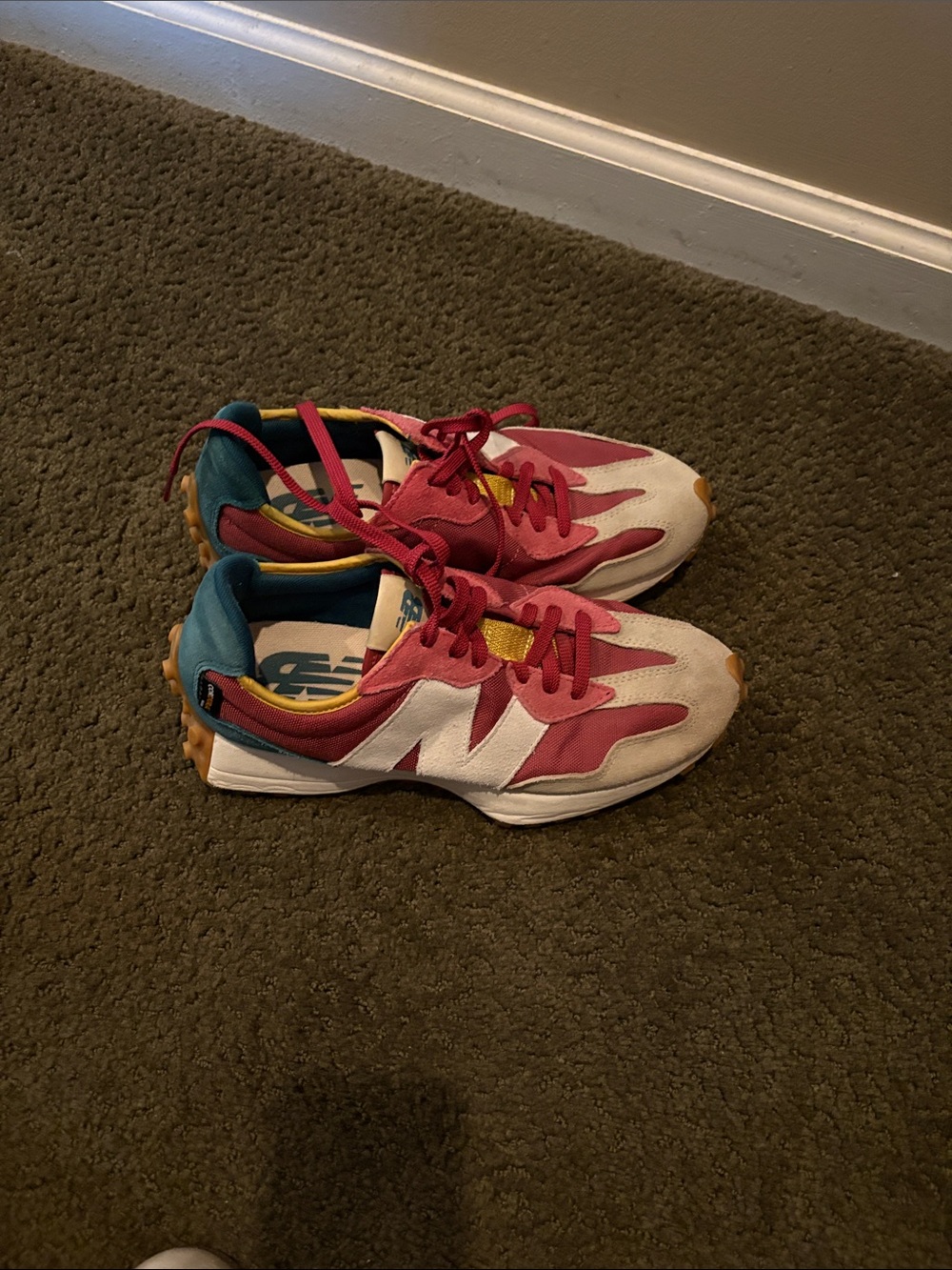 New Balance Men’s 9 Women’s 10.5 327 Sneakers
